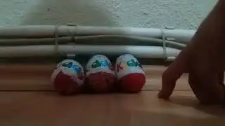 &Uuml;&ccedil; tane kiddiy  yumurtasını a&ccedil;ıyorum