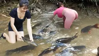 Two beautiful girls fishing for money 💰@ThoughtAgain-sk11 #hardwork #fishing #money 