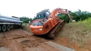 CRAZY OPERATOR HITACHI ZAXIS 210 FORESTER EXCAVATOR IN ACTION LIKE SPIDERMAN