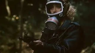 FannyPelopaja_Gasmask_Scene_01