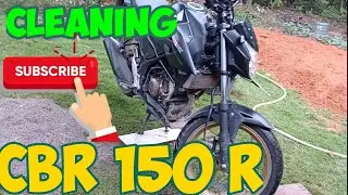 Clean the motor HONDA CBR 150 R from former oil and excess dirt