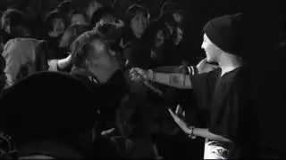 GD and his own way of doing fans service #bigbang #top #daesung #taeyang #seungri #gdragon