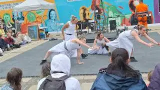 Derby feste Highly Sprung: Accelerate          Dance routine about technology and the power it needs