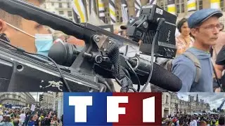 #Immersion4 : quand les journalistes de TF1 se confrontent aux manifestants contre le pass sanitaire