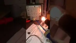 Testando magnetron com l&acirc;mpada teste.