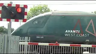 Wedgwood Level Crossing