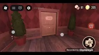 Jogando doors no roblox