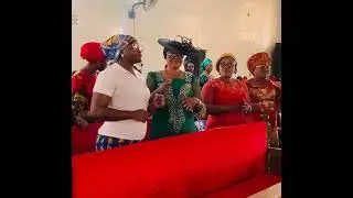 Also glorifying God during the Covenant Service. Mother and daughter, who is a better dancer?