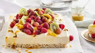 White Chocolate Crackle Cheesecake with fruit salad