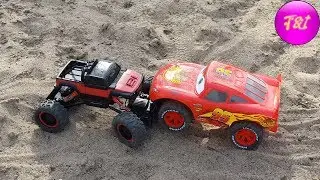 Батл МОНСТР ТРАКОВ Battle Monster Trucks McQueen VS Rock Through 4WD