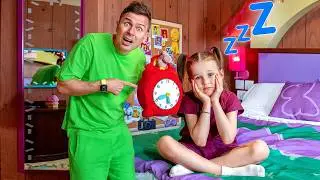 Stephi Is Late Again! ⌚ Fun Story About Being on Time