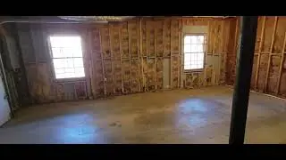 Lakefront townhome in Sandy Springs, Ga, Drive-under garage,  Basement