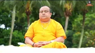 Siddhaguru meditates at Sentosa beach / Singapore 