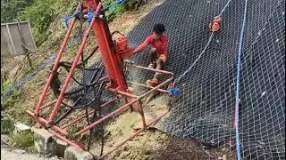 WKQ100 pneumatic drilling rig. Suitable for slope protection, blasting holes, grouting holes, etc.