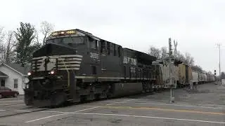 NORFOLK SOUTHERN GE ET44AC Tier 4 Northbound Manifest Mix Freight