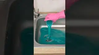 Вылейте эту самодельную смесь в канализацию и попрощайтесь с засорами и запахами