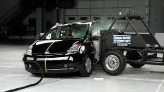 2006 Toyota Prius side IIHS crash test