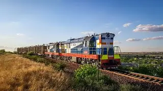 Хозяйственный поезд вагонами вперёд. Тепловозы ЧМЭ3-6200-4327 УЛБК. Бессарабка