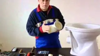 Stand - WC und Werkzeuge werden für Montage vorgestellt.