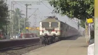 Whining WAP7 with more than 10hours Late running 12302 Howrah Rajdhani Express!!!!