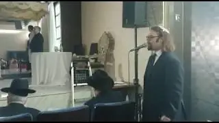 Cantor Yair Shahak sings Boruch Habba and Mi Adir (Aish) at a Chuppah