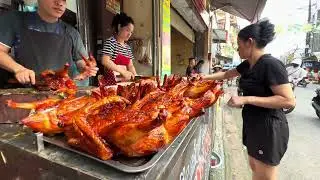 The shop sells 1000 roast ducks every day and is crowded with customers.