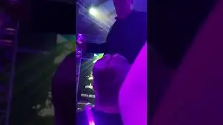Django wagner treed op in bruins en geef de microfoon aan Dimi schoemaker