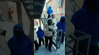 Пуховики с нашей коллаборации разлетаются каждый день.