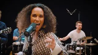 Alvina Jöz - 'Plaça Urquinaona' (Live session)