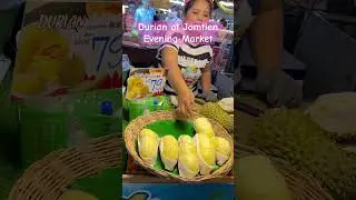 Buying delicious Durian at Jomtien evening market. #durian #jomtienbeachpattaya #streetfood