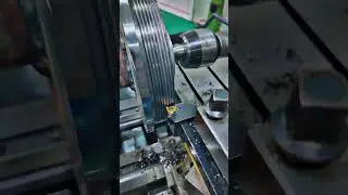 Manual Centering for Threading operation on conventional lathe machine 😅 #machine #machineshop