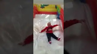 TOBOGGAN DINOSAURE GONFLABLE