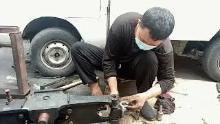 replace kingpin on forklift truck