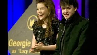 Skandar(edmund)and Georgie(lucy)-Bring me to life ~
