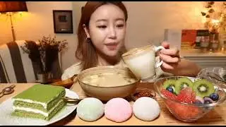 Spicy noodles, chicken and snake rice rolls. #mukbang 