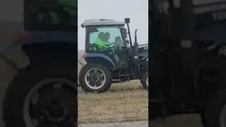 Little girl's mom driving a tractor in a first time in the farm #hopetoun