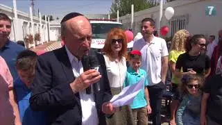 Martin Oliner at new ambulance inauguration in Beit El