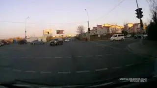 На поселке Котовского автомобиль сбил мотоциклиста: видео ДТП