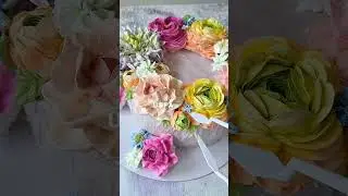 Украшение торта цветами, выложенными кондитерским мешком 💕