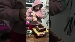 2 kg chocolate cake design banana sikhe //How to make chocolate cake design 👩🏻&zwj;🍳