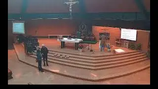 Celebrazione domenicale della Santa Messa nella Parrocchia SS Stimmate.