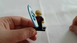 Lego Minifigures series 17 -  Professional Surfer #71018