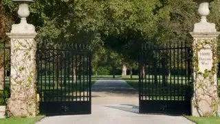 Mayflower Estates Neighborhood has Dallas Estate Homes and Midcentury Design