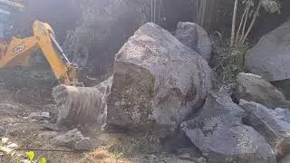 jcb 3dx super moving big boulder (rock)