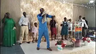 Furahi katika bwana. I say it again furahieni