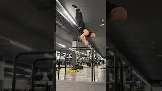 Just some Calisthenics 👊🔥 #habdstand #power #hybridworkout