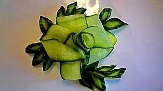 Цветок и лепестки из огурца. Украшения из овощей. Decoration Of Vegetables. Decoration Of Cucumber