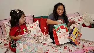 Xya and Yza’s Christmas Unboxing | Cousins’ Gift Surprise 🎄