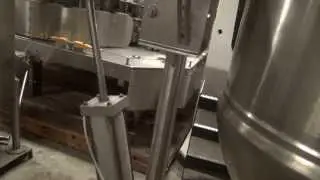 150 GALLON LEE STAINLESS STEEL AGITATED TILT KETTLE, 125 PSI JACKET