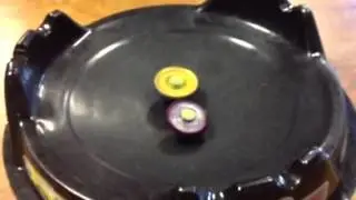 Beyblade - Poison Zurafa S130MB vs Hades Kerbecs BD145WD